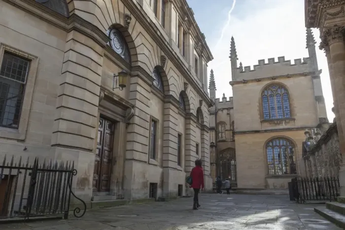 Framed Print : Wandering past the Sheldonian Theatre towards the Bodleian Library, Oxford, Oxfordshire, England, United Kingdom, Europe Framed Print : Wandering past the Sheldonian Theatre towards the Bodleian Library, Oxford, Oxfordshire, England, United Kingdom, Europe