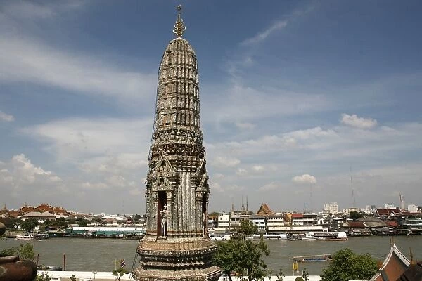 Wat Arun temple (Temple of the Dawn) and Chao Phraya River, Bangkok, Thailand, Southeast Asia, Asia