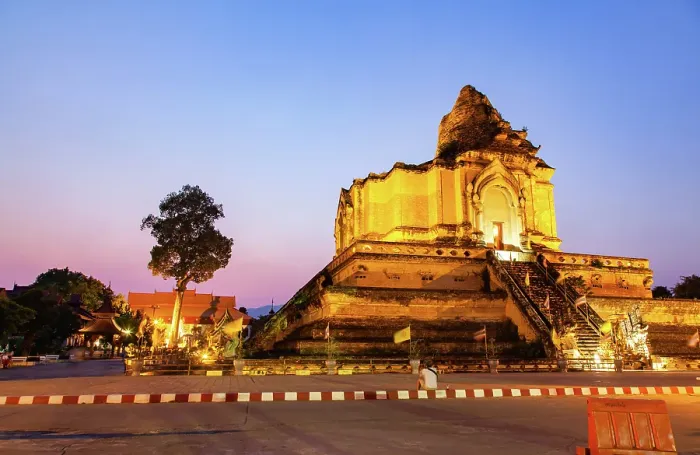 Framed Print : Wat Chedi Luang Varavihara, Chiang Mai, Thailand Framed Print : Wat Chedi Luang Varavihara, Chiang Mai, Thailand