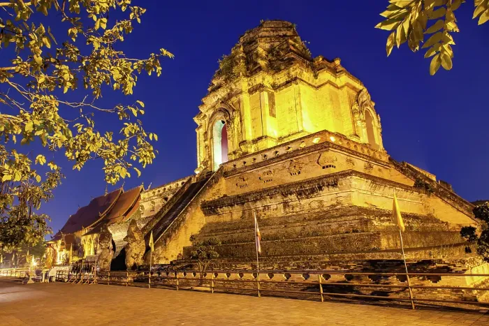 Framed Print : Wat Chedi Luang Varavihara, Chiang Mai, Thailand Framed Print : Wat Chedi Luang Varavihara, Chiang Mai, Thailand