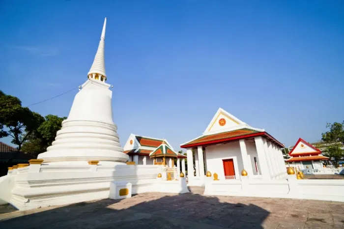 Framed Print : Wat Mani Chonlakhan, a Buddhist Temple in Lop Buri, Thailand, Southeast Asia, Asia Framed Print : Wat Mani Chonlakhan, a Buddhist Temple in Lop Buri, Thailand, Southeast Asia, Asia