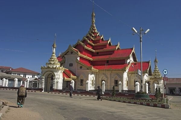 Wat Pha Jan Lung (Maha Myat Muni) temple, dating from the 19th century