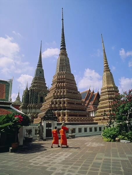Wat Po and monks