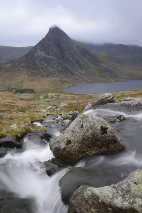 Framed Print : Water cascading down a fall on the Afon Lloer, overlooking the Ogwen Valley and Tryfan Framed Print : Water cascading down a fall on the Afon Lloer, overlooking the Ogwen Valley and Tryfan