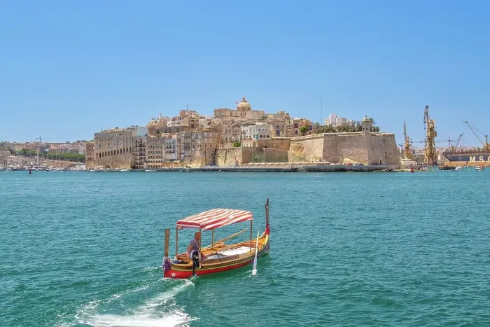 Framed Print : Water Taxi crossing the Grand Harbour, Valletta, Malta, Mediterranean, Europe Framed Print : Water Taxi crossing the Grand Harbour, Valletta, Malta, Mediterranean, Europe