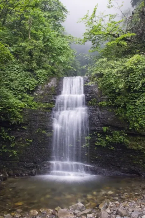 Framed Print : A waterfall at Mount Emei Shan, UNESCO World Heritage Site, Sichuan Province, China, Asia Framed Print : A waterfall at Mount Emei Shan, UNESCO World Heritage Site, Sichuan Province, China, Asia