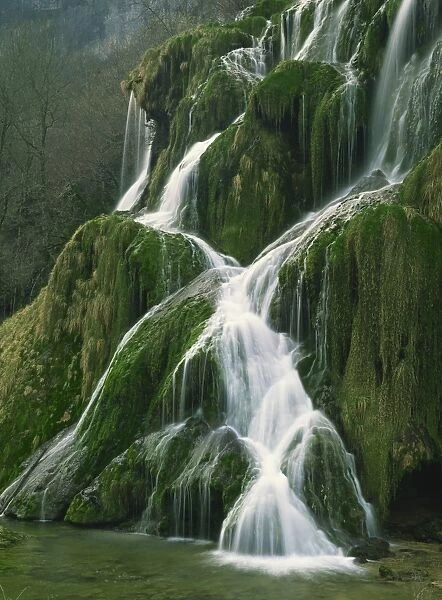 Waterfall near Beaumes les Messieurs in the Jura, Franche Comte, France, Europe