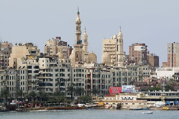 Waterfront and Al-Mursi Mosque, Alexandria, Egypt, North Africa, Africa