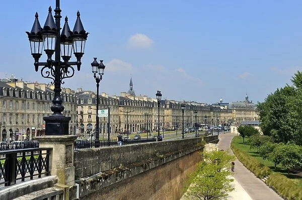 Waterfront buildings known as the Quays, Bordeaux, UNESCO World Heritage Site, Gironde, Aquitaine, France, Europe