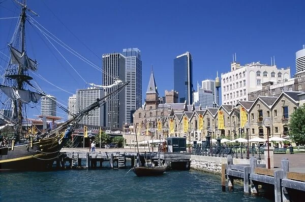 Waterfront of the historical district of The Rocks, Sydney, New South Wales (N