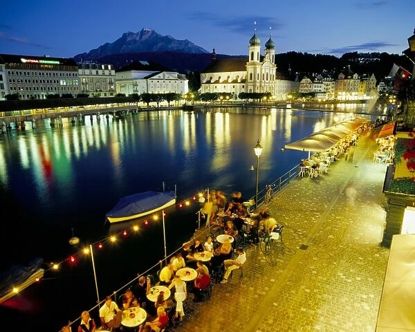 Waterfront pavement cafes