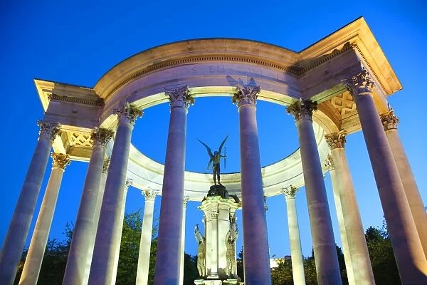 Welsh National War Memorial Statue, Alexandra Gardens, Cathays Park, Cardiff, Wales