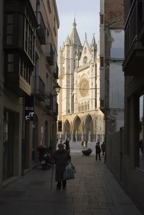 Framed Print : West front of Leon Cathedral, seen from a narrow side street, Leon, Castilla y Leon Framed Print : West front of Leon Cathedral, seen from a narrow side street, Leon, Castilla y Leon
