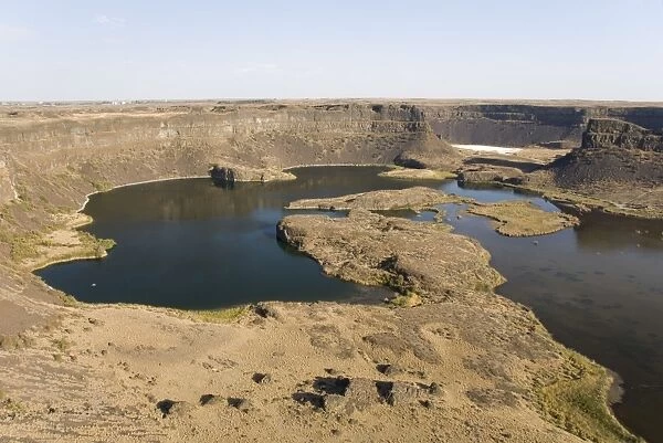 Western part of waterfall scar 120m high and 5km wide created by giant floods when Lake Missoulas ice dam was breached at end of Ice Age, Dry Falls, Grand Coulee, Washington state, United States of America