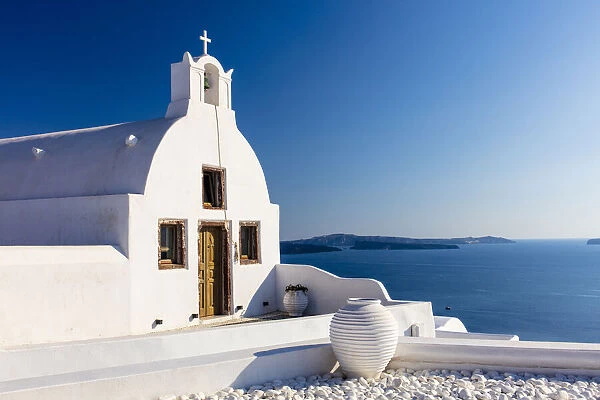 White church overlooking sea, Oia, Santorini, Cyclades, Greek Islands, Greece, Europe