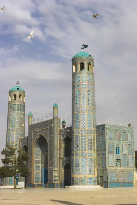 Framed Print : White pigeons fly around the shrine of Hazrat Ali, who was assassinated in 661 Framed Print : White pigeons fly around the shrine of Hazrat Ali, who was assassinated in 661