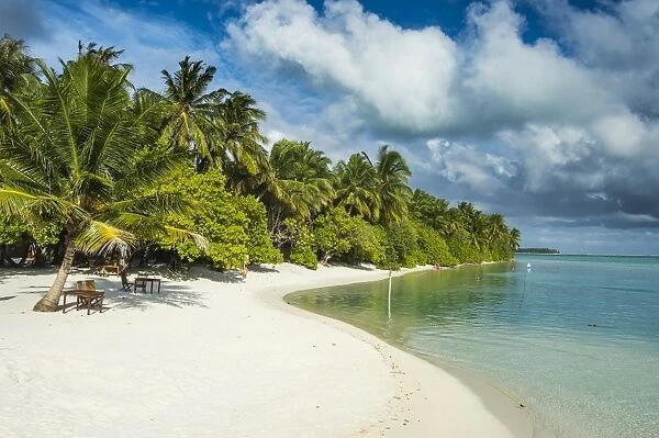 White sand beach and turquoise water, Sun Island Resort, Nalaguraidhoo island, Ari atoll