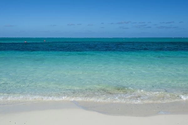 White sand and turquoise water on world famous Grace Bay beach, Providenciales, Turks and Caicos