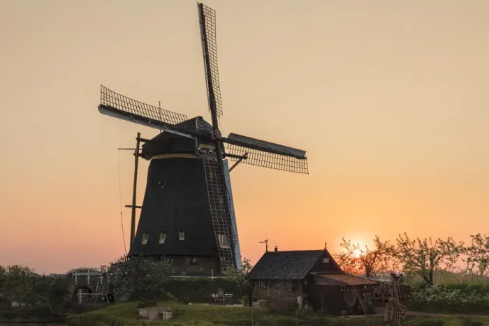 Framed Print : Windmill at sunset, Kinderdijk, UNESCO World Heritage Site, South Holland, Netherlands Framed Print : Windmill at sunset, Kinderdijk, UNESCO World Heritage Site, South Holland, Netherlands