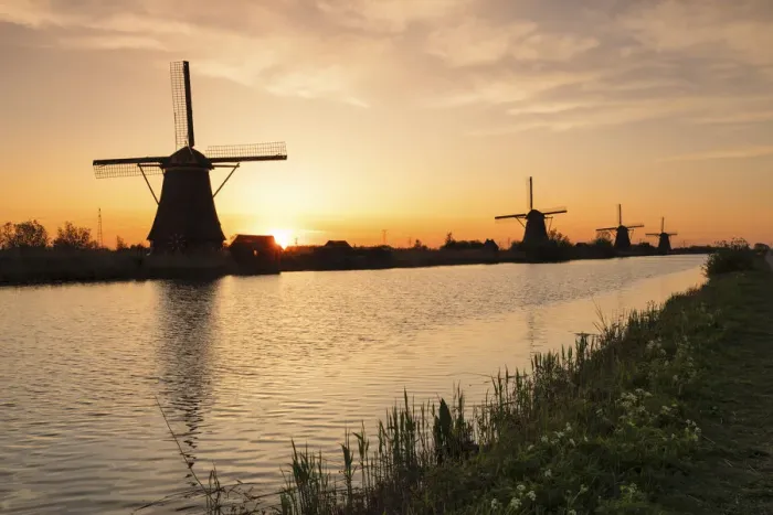 Framed Print : Windmills at sunrise, Kinderdijk, UNESCO World Heritage Site, South Holland, Netherlands Framed Print : Windmills at sunrise, Kinderdijk, UNESCO World Heritage Site, South Holland, Netherlands