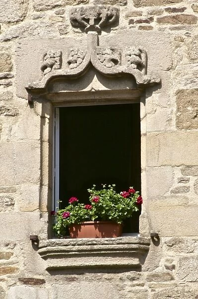 Detail of window in inner courtyard, Beaumanoir Mansion house, Dinan, Brittany, France, Europe