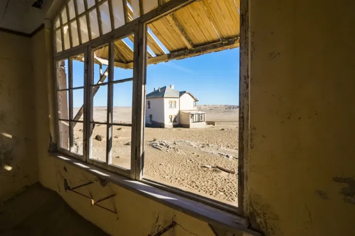 Framed Print : Window of an old colonial house, old diamond ghost town, Kolmanskop (Colemans Hill)