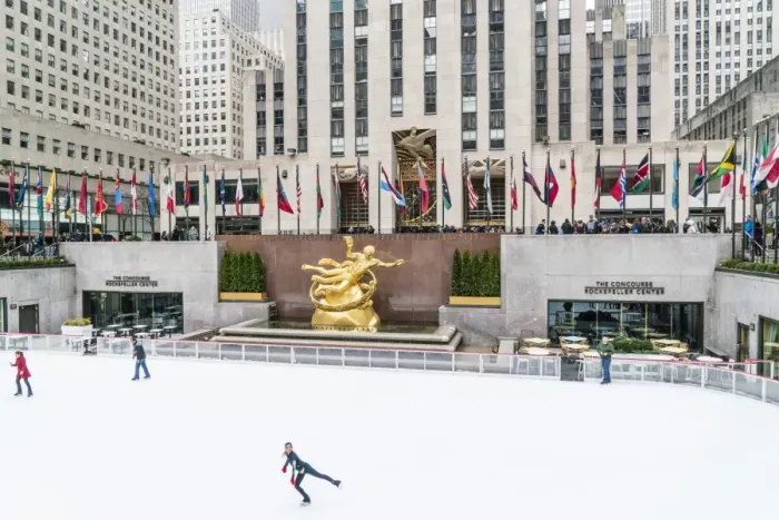 Framed Print : The winter ice skating rink in Rockefeller Plaza, New York City, United States of America Framed Print : The winter ice skating rink in Rockefeller Plaza, New York City, United States of America