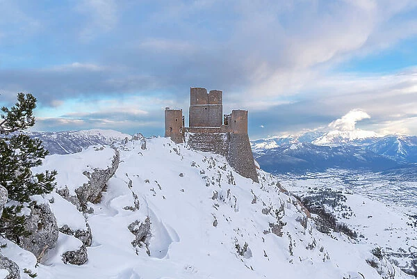 Winter view of Rocca Calascio castle after heavy snowfall, Rocca Calascio, Gran Sasso and Monti della Laga National Park, L'Aquila province, Abruzzo region, Apennines, Italy, Europe
