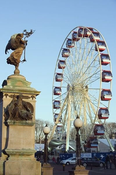 Winter Wonderland Big Wheel, and statue on Boer War memorial, Civic Centre