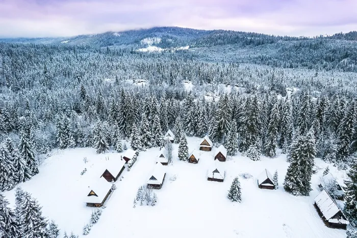 Framed Print : Winter Wonderland with Snow and Wooden Houses in Mountains, Jurgów, Poland Framed Print : Winter Wonderland with Snow and Wooden Houses in Mountains, Jurgów, Poland