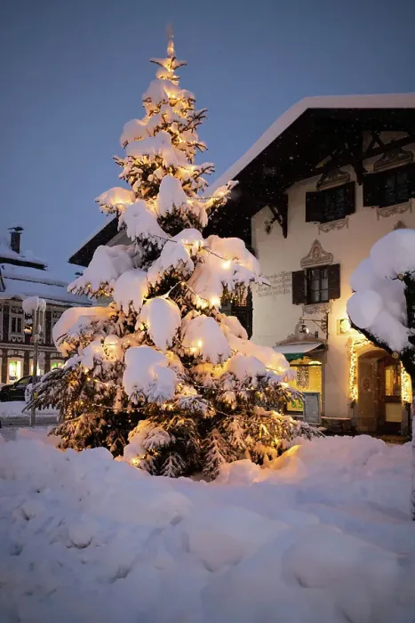 Framed Print : Wintertime with big snow in the Bavarian Alps, Garmish-Partenkirchen, Germany, Europe Framed Print : Wintertime with big snow in the Bavarian Alps, Garmish-Partenkirchen, Germany, Europe