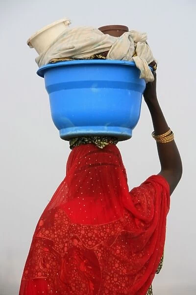 Woman carrying a bowl on her head, Saint Louis, Senegal, West Africa, Africa