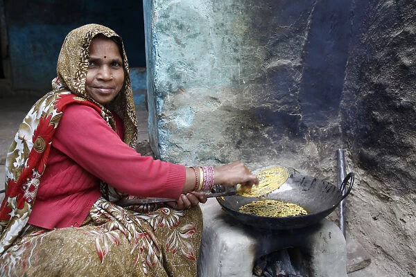 Woman cooking, Mathura, Uttar Pradesh, India, Asia