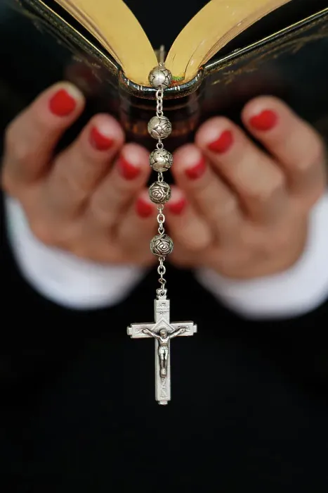 Framed Print : Woman reading the Bible, close up on vintage rosary with crucifix, Faith and religion, France, Europe Framed Print : Woman reading the Bible, close up on vintage rosary with crucifix, Faith and religion, France, Europe