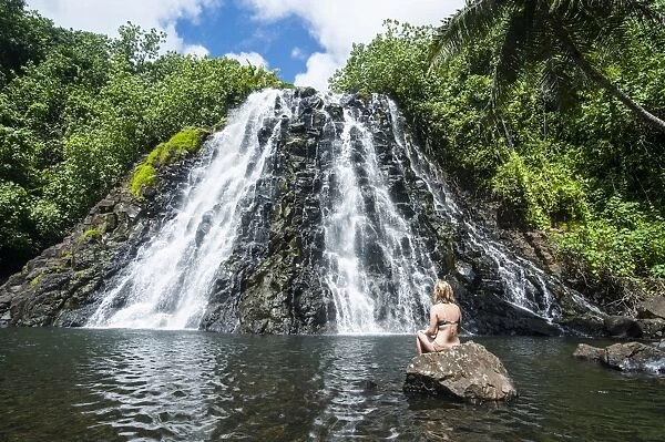 Woman sitting in front of the Kepirohi waterfall, Pohnpei (Ponape), Federated States of Micronesia, Caroline Islands, Central Pacific, Pacific