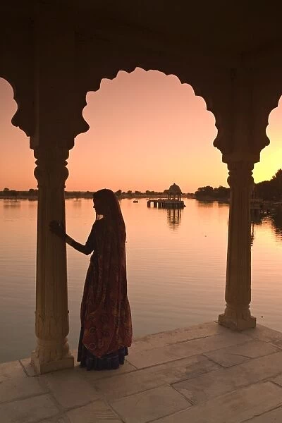 Woman in traditional dress, Jaisalmer, Western Rajasthan, India, Asia