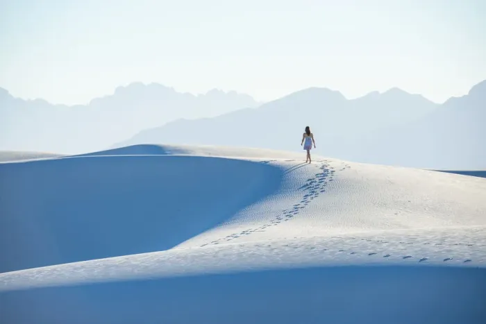 Framed Print : A woman walking along a dunes ridge in White Sands National Park, New Mexico