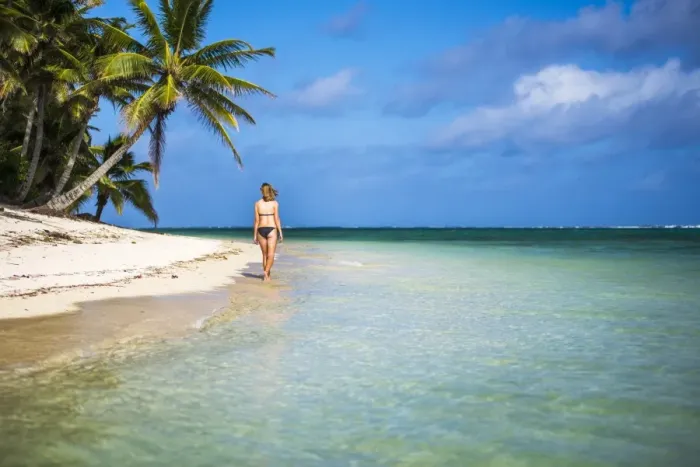 Framed Print : Woman walking along a tropical beach, Rarotonga Island, Cook Islands, South Pacific Framed Print : Woman walking along a tropical beach, Rarotonga Island, Cook Islands, South Pacific