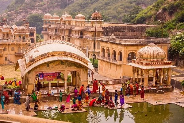 Women bathing in cistern, Jaipur, Rajasthan, India, Asia