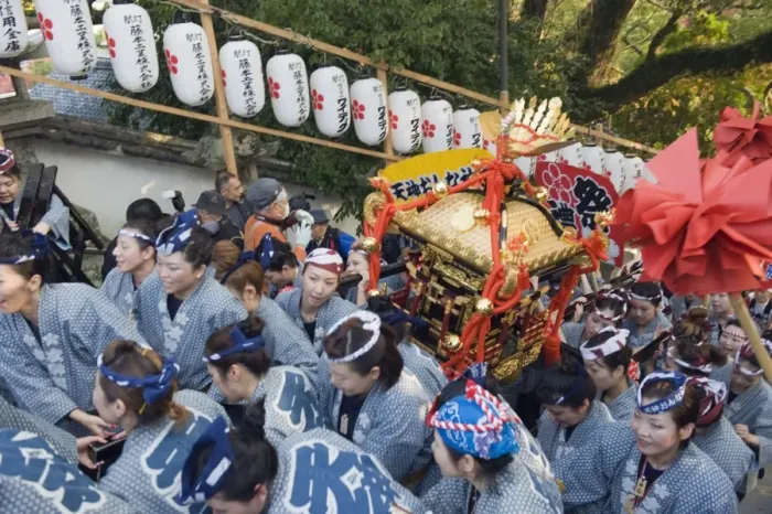 Framed Print : Women carrying a mikoshi portable shrine at Hadaka Matsuri (Naked Festival) Framed Print : Women carrying a mikoshi portable shrine at Hadaka Matsuri (Naked Festival)