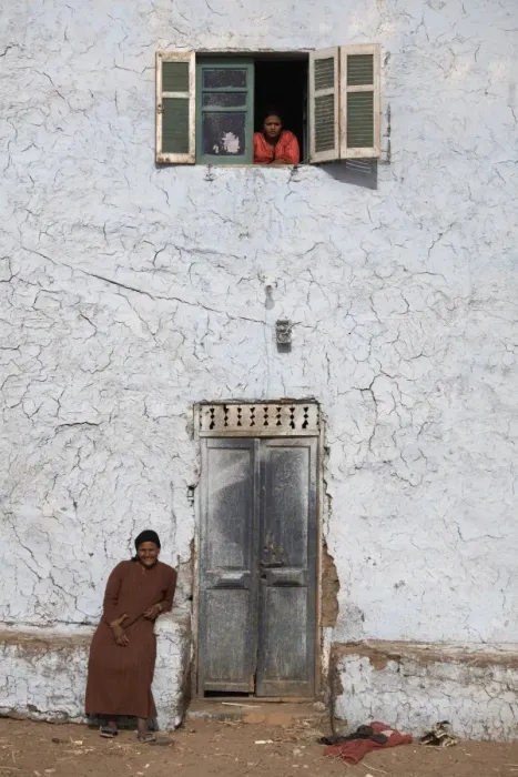 Framed Print : Women relax at their home on the west bank of Luxor, Egypt, North Africa, Africa Framed Print : Women relax at their home on the west bank of Luxor, Egypt, North Africa, Africa