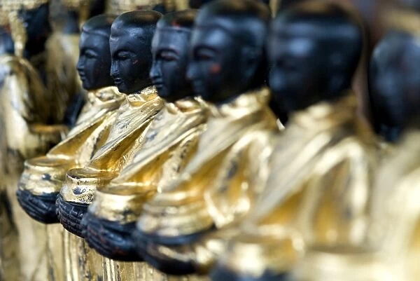 Wooden Buddhas, Chatuchak weekend market, Bangkok, Thailand, Southeast Asia, Asia