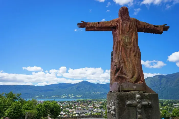 Framed Print : Wooden statue of Christ, Mirador El Cristo, Pucon, Chile, South America Framed Print : Wooden statue of Christ, Mirador El Cristo, Pucon, Chile, South America