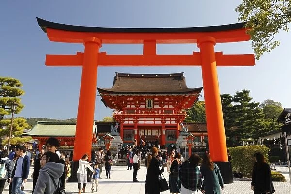 Worship Hall and Torii gate, Fushimi Inari Taisha shrine, Kyoto, Japan, Asia