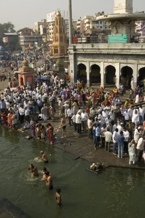 Framed Print : Worshippers at the Ramkund tank on the ghats along the holy River Godavari, Nasik (Nashik), Maharashtra, India, Asia Framed Print : Worshippers at the Ramkund tank on the ghats along the holy River Godavari, Nasik (Nashik), Maharashtra, India, Asia
