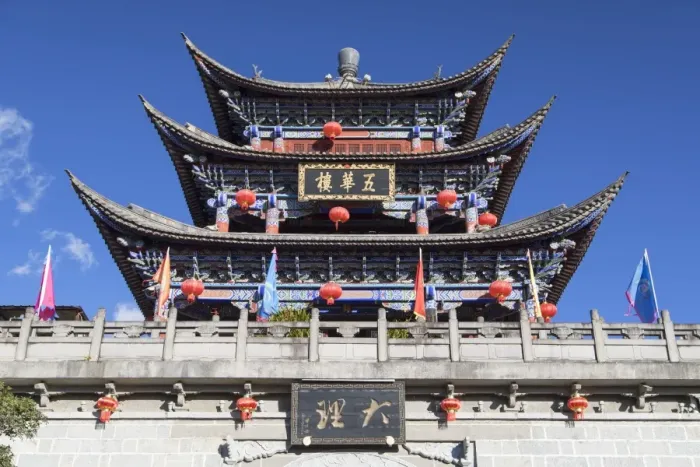 Framed Print : Wu Hua Gate, Dali, Yunnan, China, Asia Framed Print : Wu Hua Gate, Dali, Yunnan, China, Asia