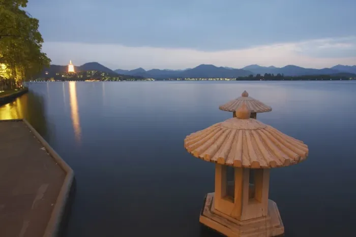 Framed Print : Xi Hu (West Lake) at dusk with Jinci Si Pagoda in background, Hangzhou Framed Print : Xi Hu (West Lake) at dusk with Jinci Si Pagoda in background, Hangzhou