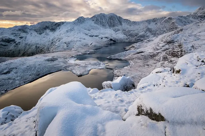 Framed Print : Y Lliwedd, Llyn Llydaw and the Miners Track route to Snowdon in winter, Cwm Dyli, Eryri, Snowdonia National Park, North Wales, United Kingdom, Europe Framed Print : Y Lliwedd, Llyn Llydaw and the Miners Track route to Snowdon in winter, Cwm Dyli, Eryri, Snowdonia National Park, North Wales, United Kingdom, Europe
