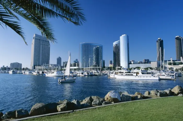 Framed Print : Yacht in front of waterfront skyline seen across Framed Print : Yacht in front of waterfront skyline seen across