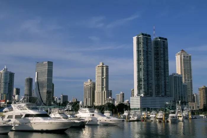 Framed Print : Yachts and city skyline Framed Print : Yachts and city skyline